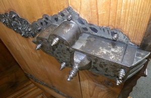 Schrank antik, Schloss von antikem Renaissance - Barockschrank, restauriert, Nussbaum um 1690 vergrssern